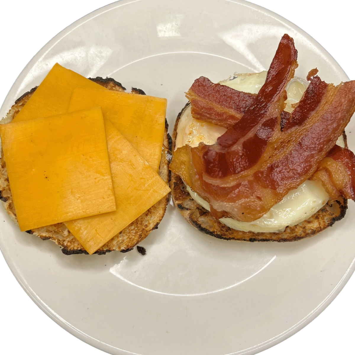 EGG & TOASTED ENGLISH MUFFIN W/CHEESE & BACON